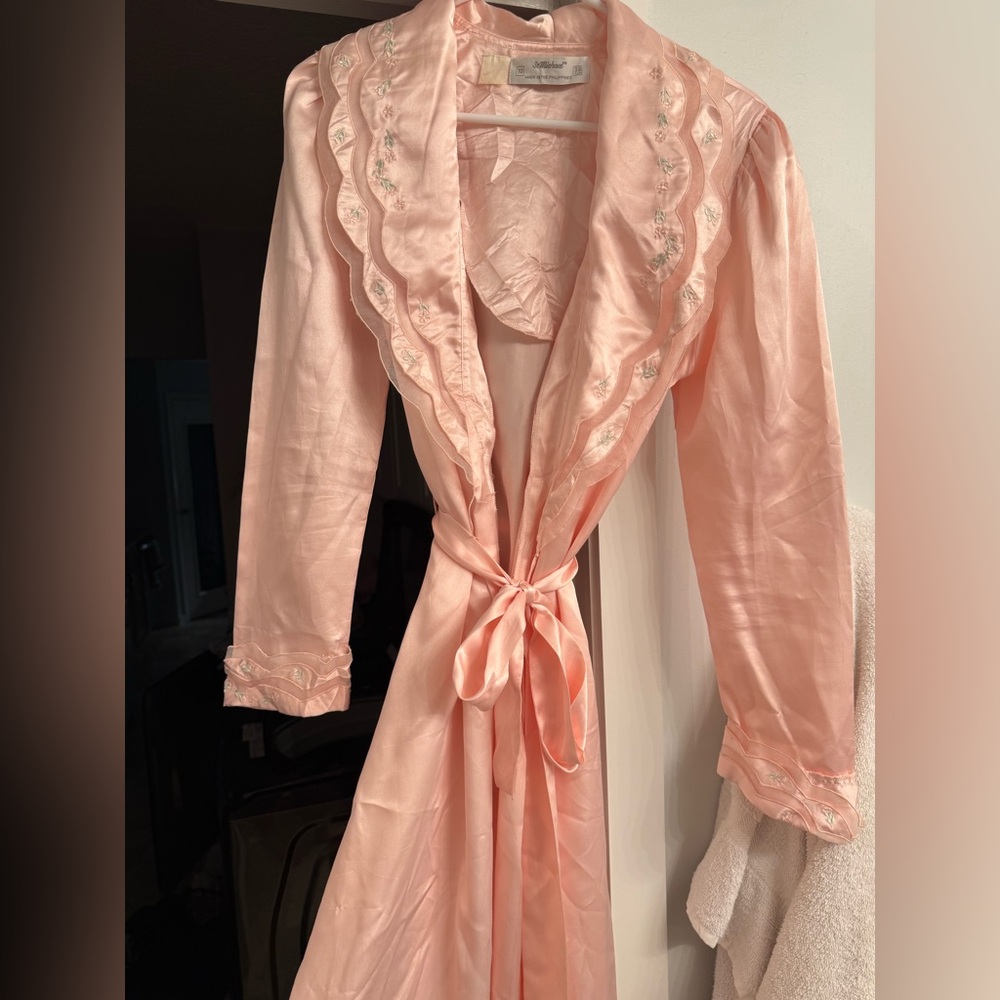 Vintage Silk-Feel Pink Satin Robe with Embroidered Trim